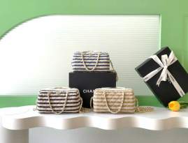 Picture of Chanel Handbags _SKUfw239863154fw